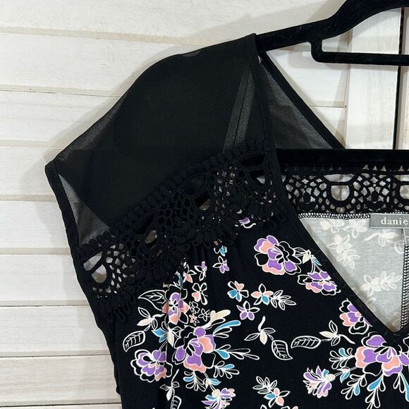 Daniel Rainn Top Medium Black Floral Cap Sleeves NWOT - Picture 5 of 15